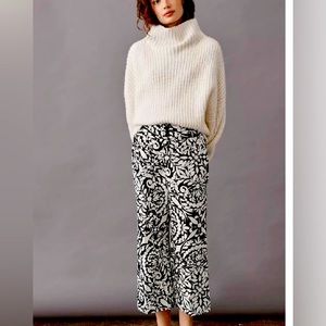 Maeve Black and White floral pants, cropped flare. Size 0